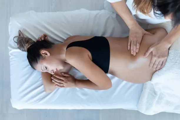 Ostéopathie pendant la grossesse et pour la femme